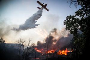 Πυροσβεστικό αεροσκάφος επιχειρεί κατάσβεση