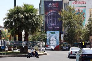 Αφίσες κατά των ΗΠΑ σε δρόμο της Τεχεράνης