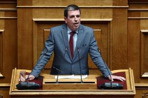 Ο Δημήτρης Καιρίδης στο βήμα της Βουλής