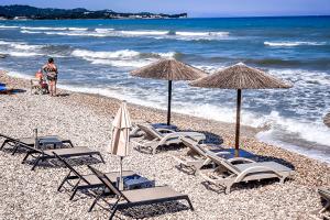 Κόσμος σε παραλία