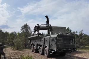 επιχειρησιακό τακτικό σύστημα πυραύλων Iskander M εξοπλισμένο με πυρηνικές κεφαλές