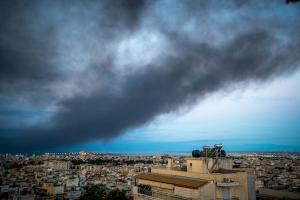 ΤΟΞΙΚΟ ΝΕΦΟΣ ΚΑΠΝΟΥ ΕΧΕΙ ΚΑΛΥΨΕΙ ΤΗΝ ΠΟΛΗ ΤΗΣ ΘΕΣΣΑΛΟΝΙΚΗΣ ΑΠΟ ΤΗΝ ΠΥΡΑΚΑΓΙΑ ΣΤΟ ΩΡΑΙΟΚΑΣΤΟ