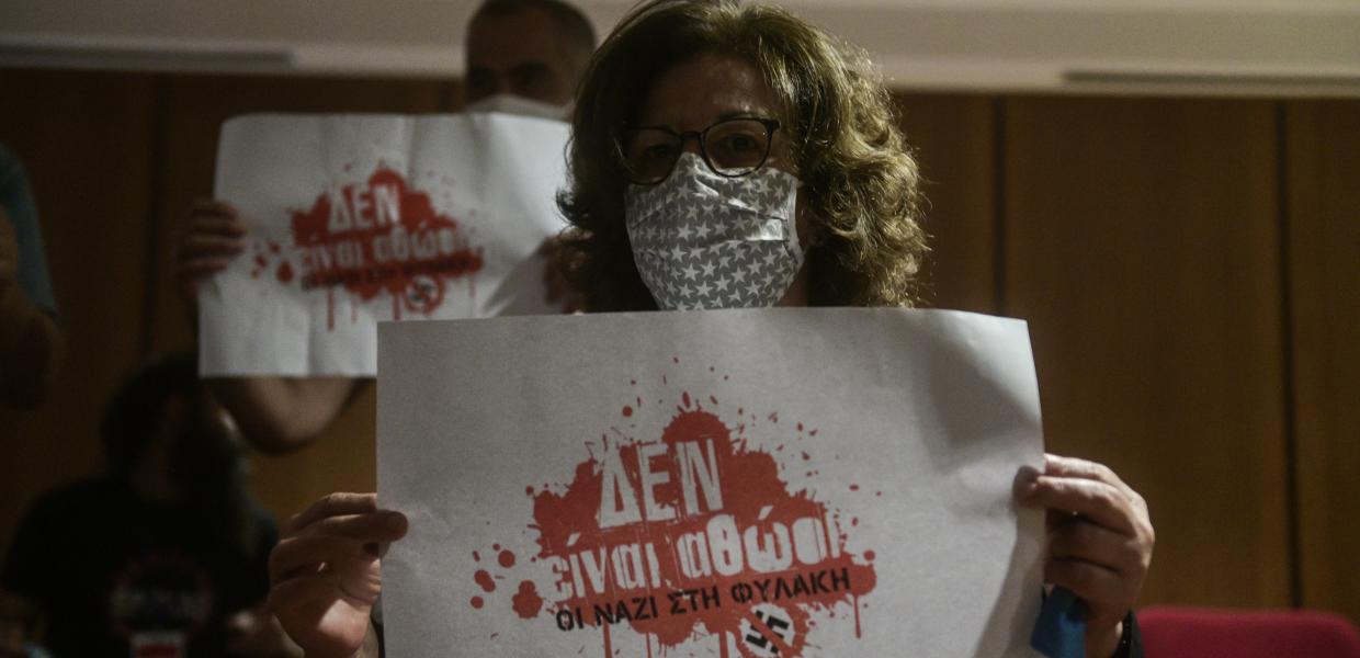 Η Μάγδα Φύσσα στην αίθουσα του δικαστηρίου κατά τη διάρκεια της δίκης της Χρυσής Αυγής