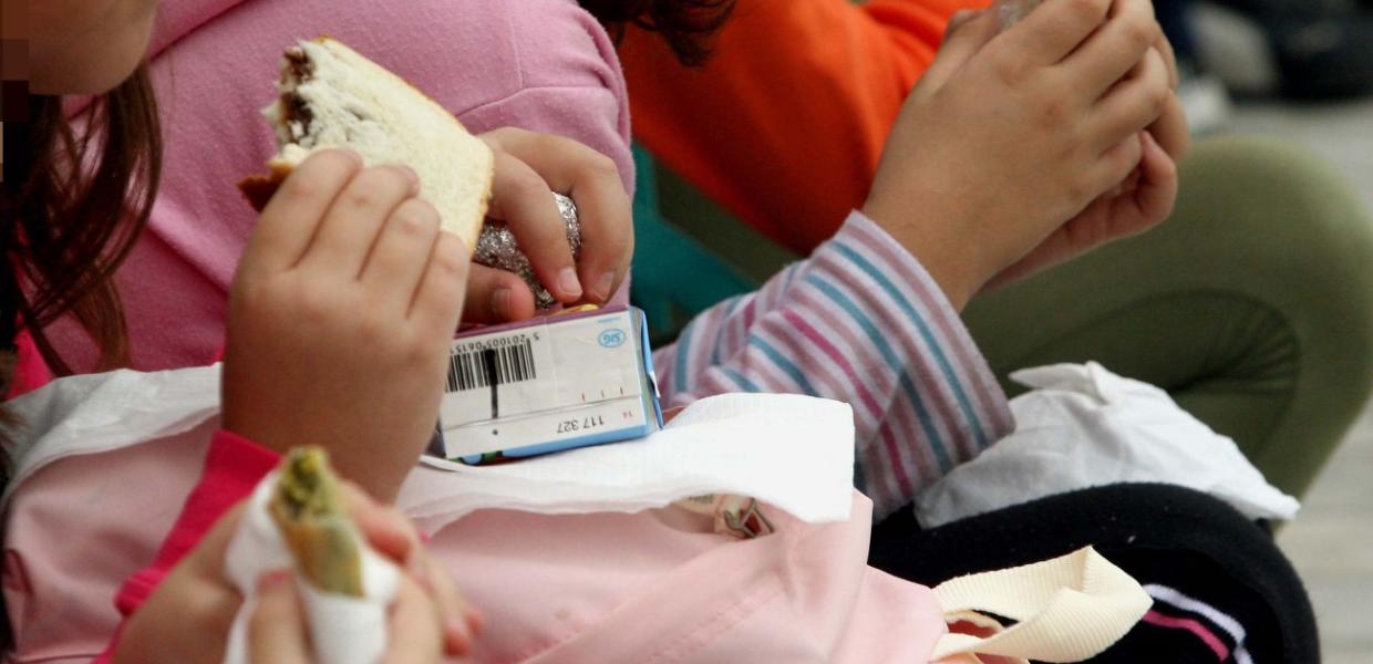 Μαθητές κολατσιό σχολείο