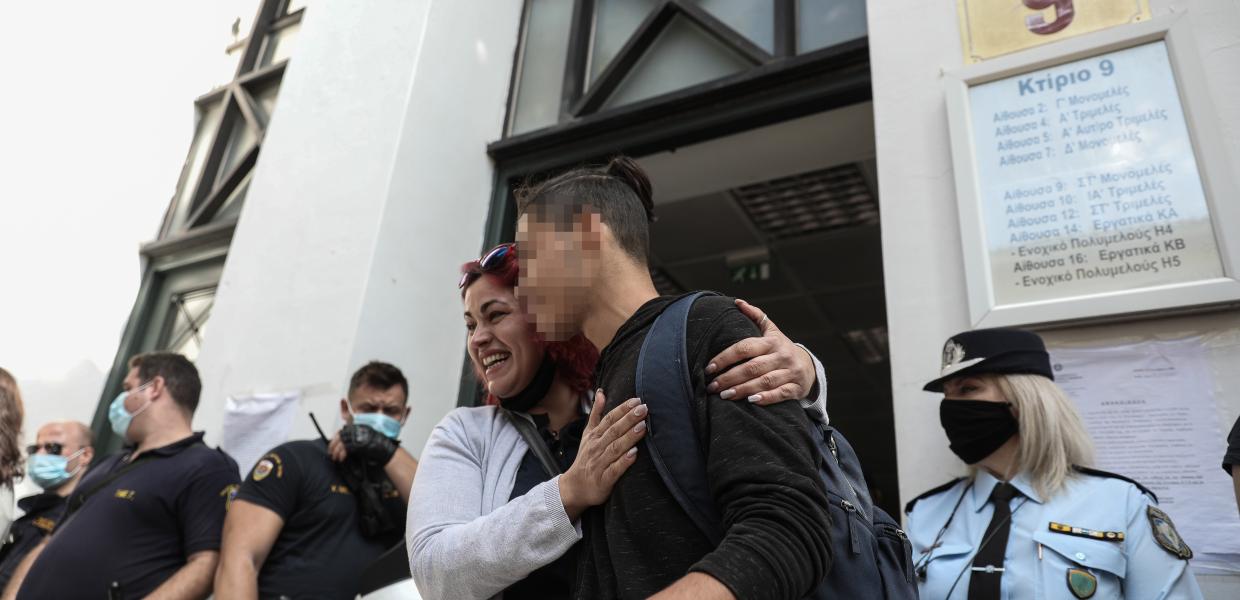 14χρονος μαθητής ανακριτής