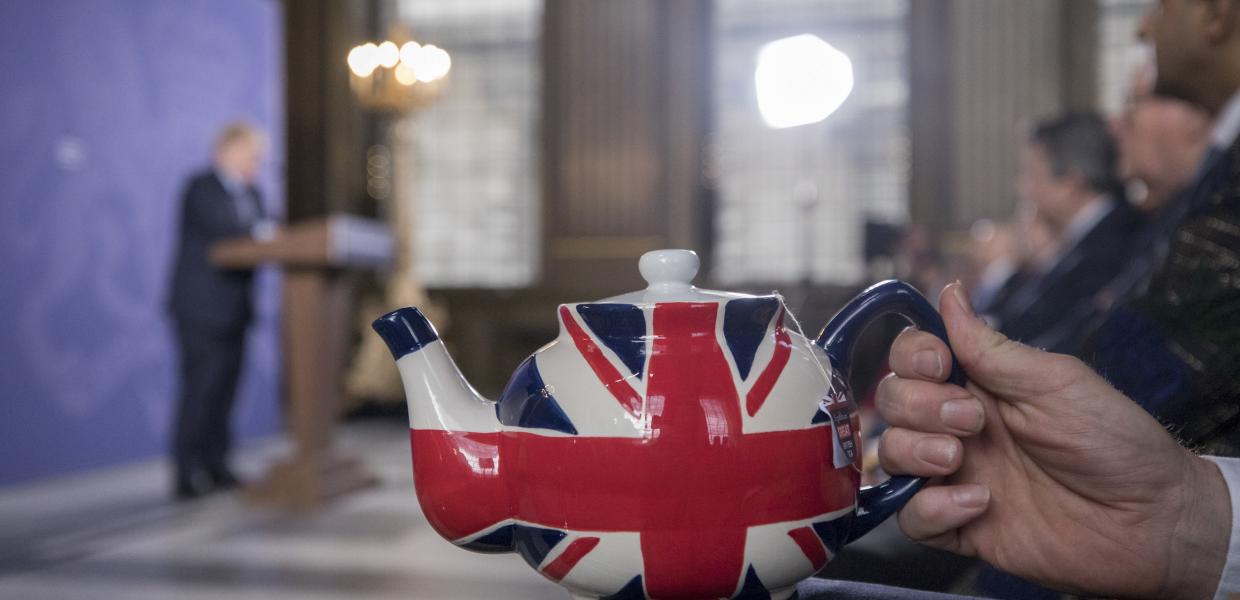 brexit βρετανία τσαγιέρα