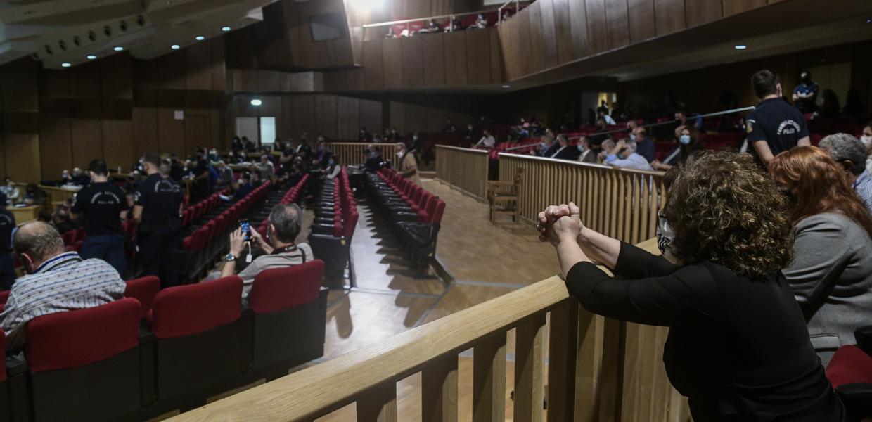 ΔΙΚΗ ΧΡΥΣΗ ΑΥΓΗ ΑΙΘΟΥΣΑ ΜΑΓΔΑ ΦΥΣΣΑ