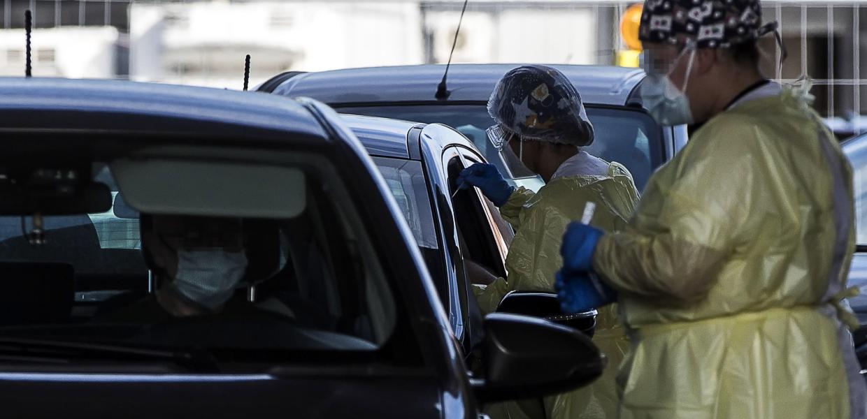 ιταλία κορωνοϊός τεστ γιατροί αυτοκίνητα