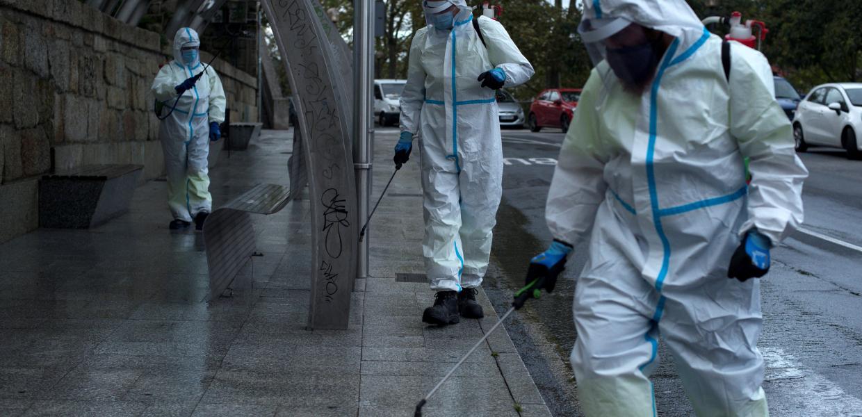 κορωνοϊός ισπανία απολύμανση πεζοδρόμιο