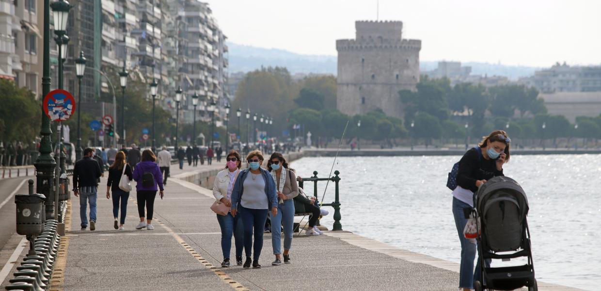 Κόσμος στη Θεσσαλονίκη εν μέσω πανδημίας κορωνοϊού