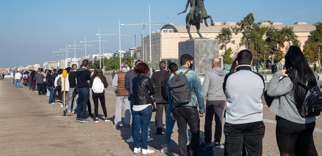 Κόσμος στη Θεσσαλονίκη για τεστ κορωνοϊού