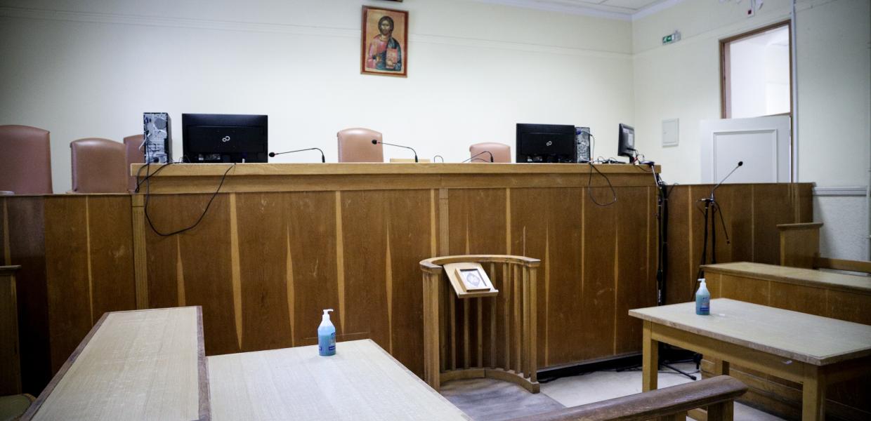 ΑΔΕΙΑ ΑΙΘΟΥΣΑ ΔΙΚΑΣΤΗΡΙΟΥ