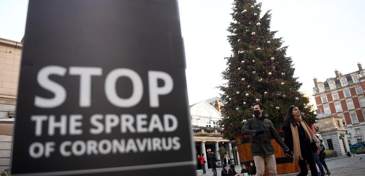 κορωνοϊός αγγλία χριστούγεννα