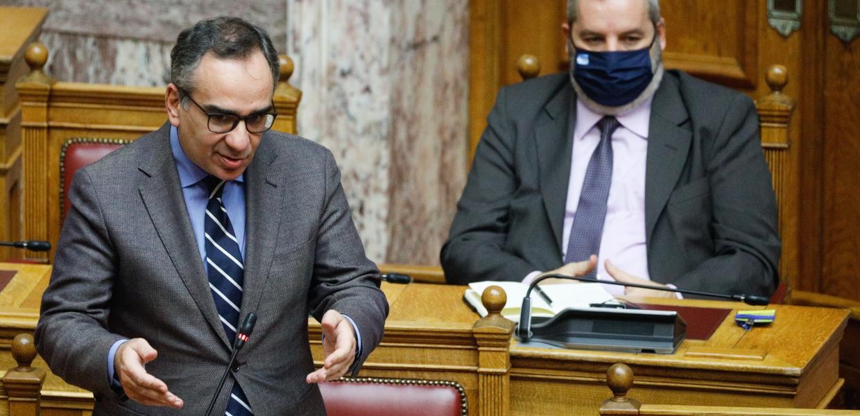 Ο Βασίλης Κοντοζαμάνης στη Βουλή
