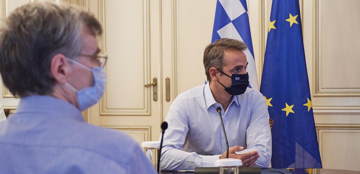 Ο Κυριάκος Μητσοτάκης και ο Σωτήρης Τσιόδρας