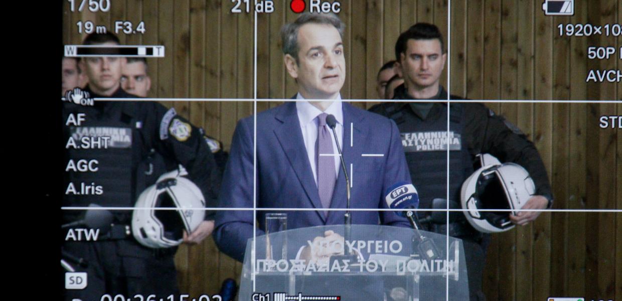 Ο Μητσοτάκης με αστυνομικούς