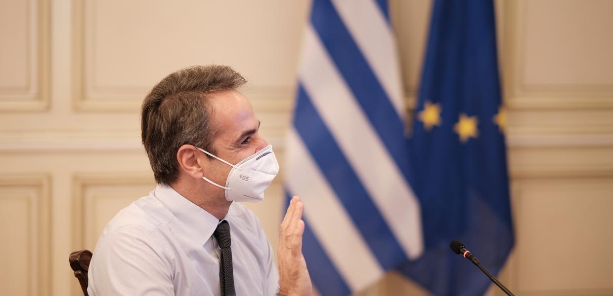 Ο Κυριάκος Μητσοτάκης με μάσκα