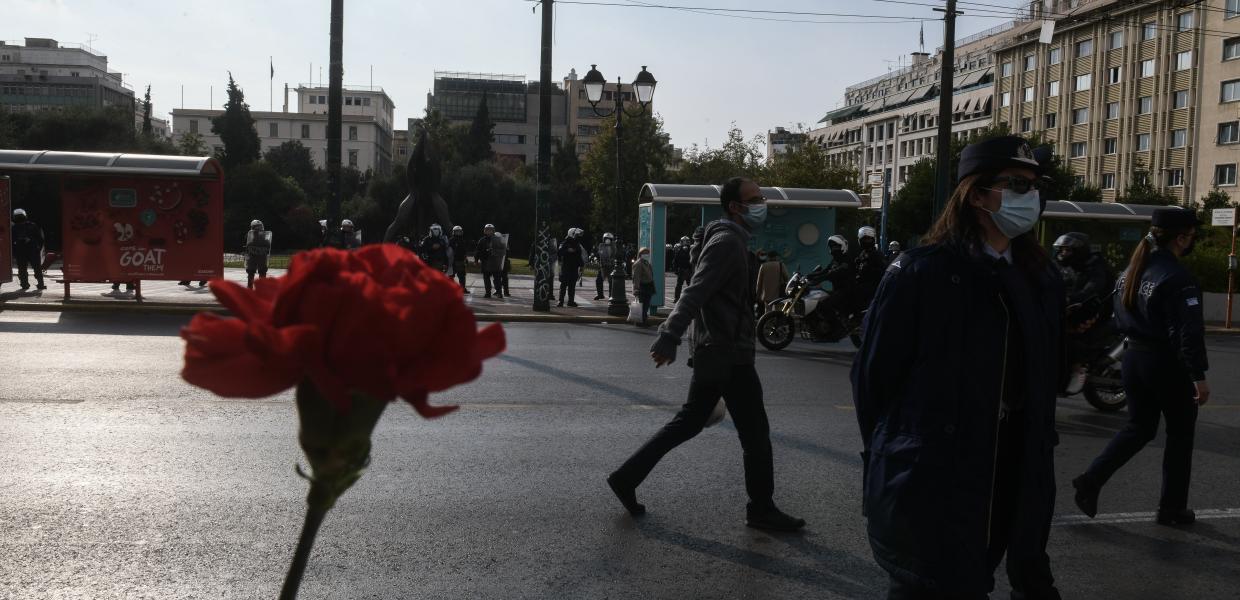 γαρύφαλλο πολυτεχνειο λουλούδι αστυνομία
