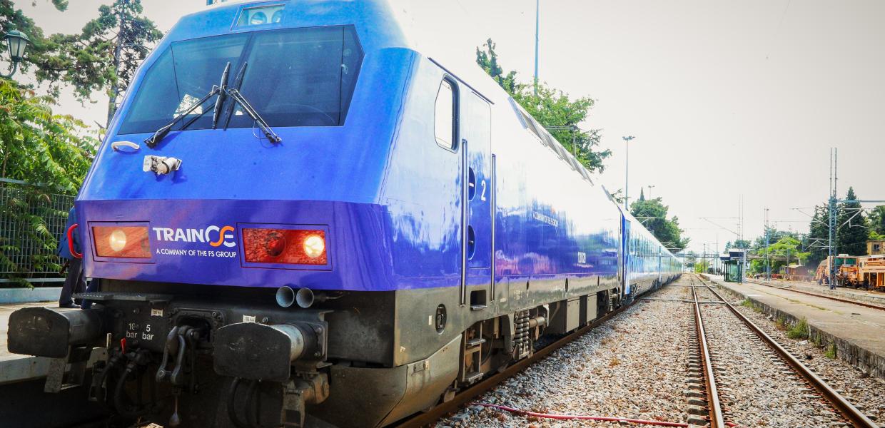 ΤΡΑΙΝΟΣΕ ΤΡΕΝΟ ΡΑΓΕΣ