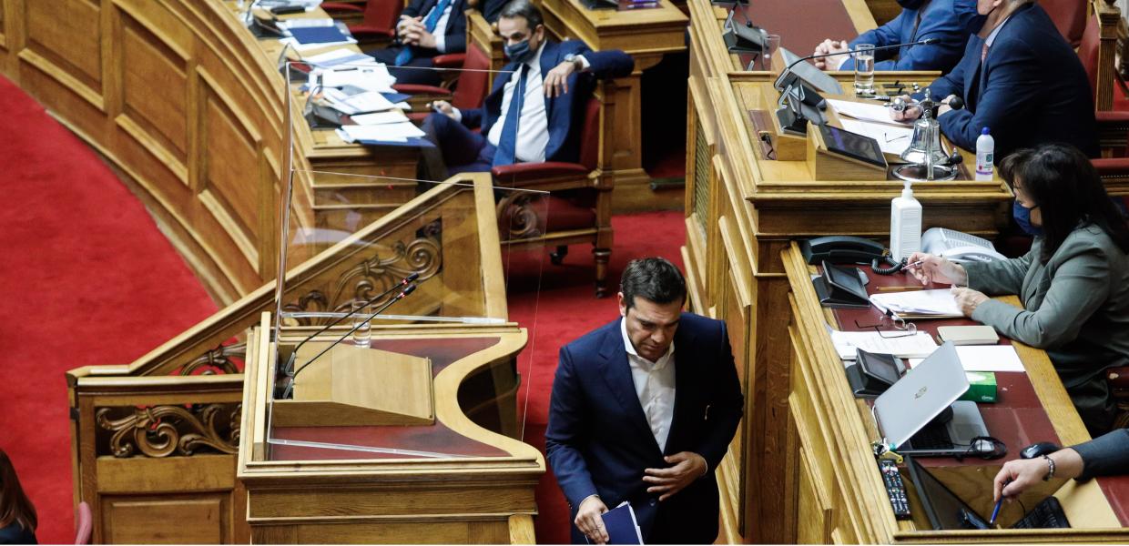 Ο Αλέξης Τσίπρας και ο Κυριάκος Μητσοτάκης στη Βουλή