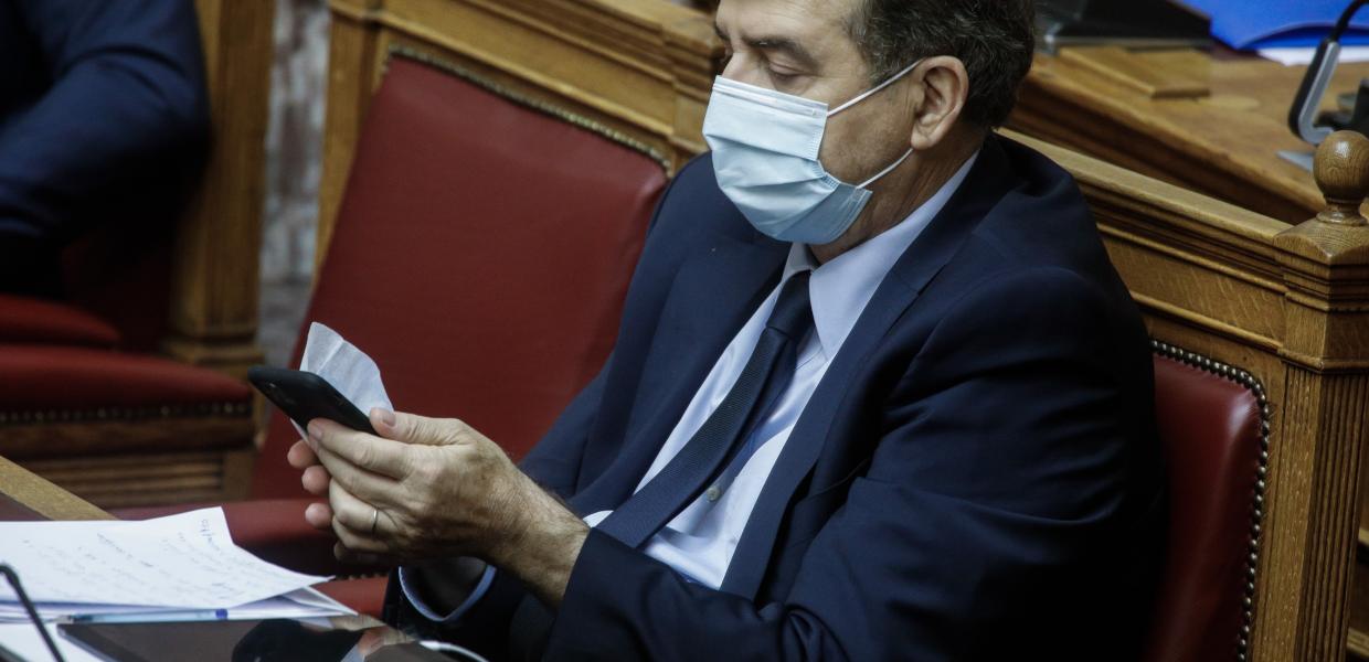 Ο Μιχάλης Χρυσοχοΐδης στη Βουλή