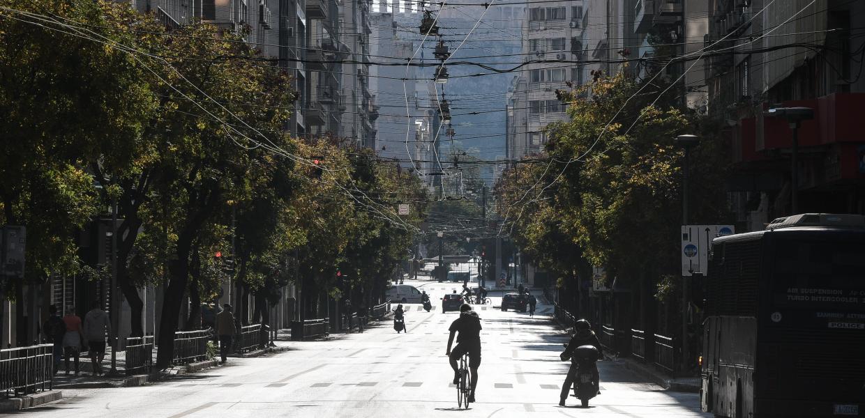 Άδεια η οδός Πατησίων 