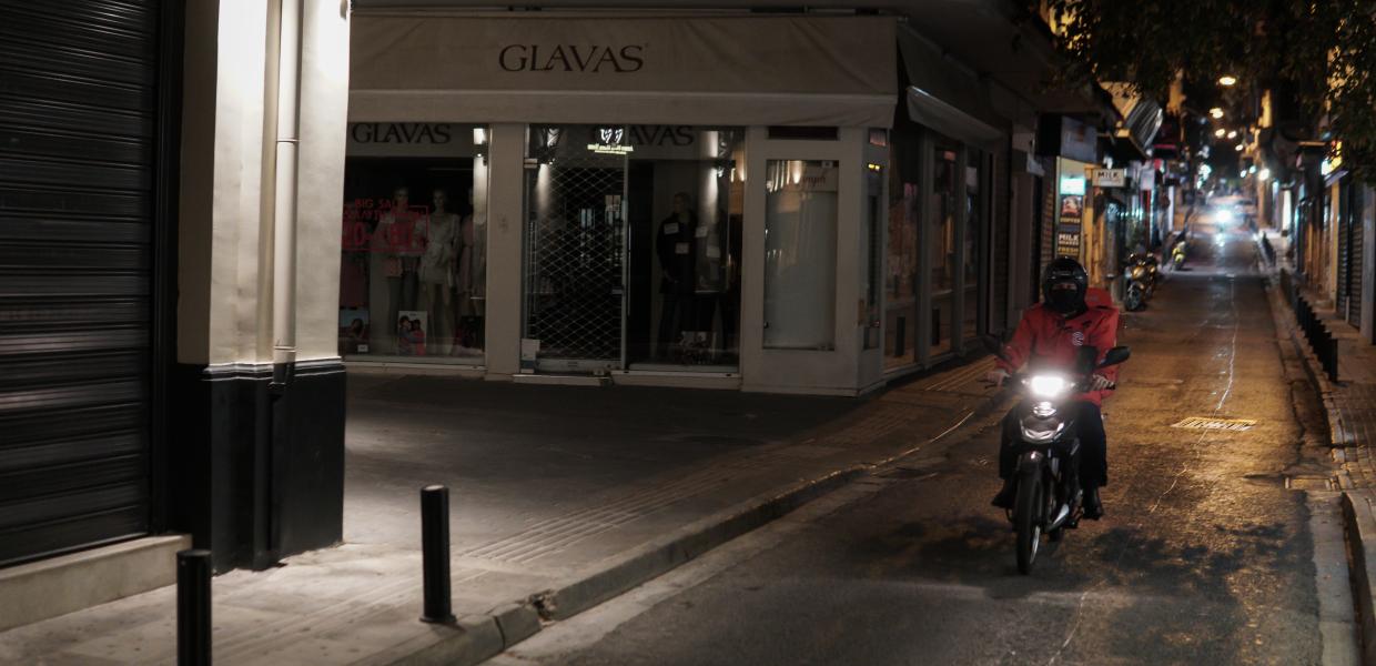 Ντελιβεράς σε μηχανάκι