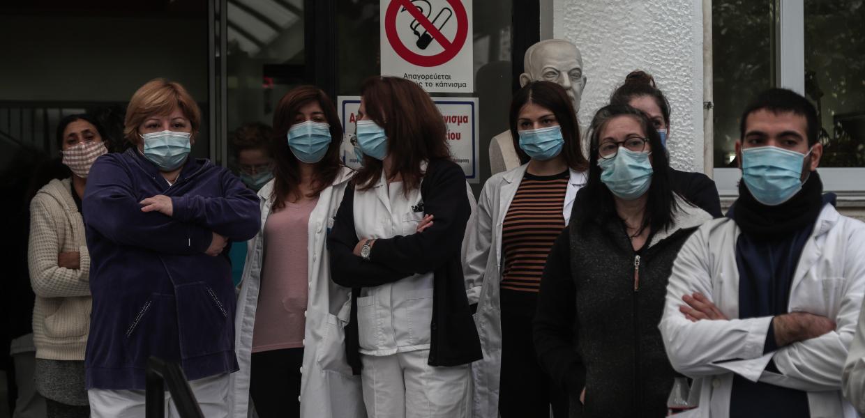 Γιατροί και νοσηλευτές στο νοσοκομείο Άγιος Σάββας