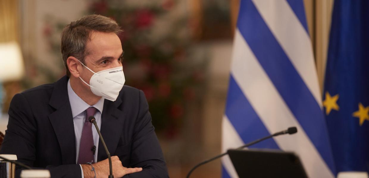 Ο Κυριάκος Μητσοτάκης με μάσκα