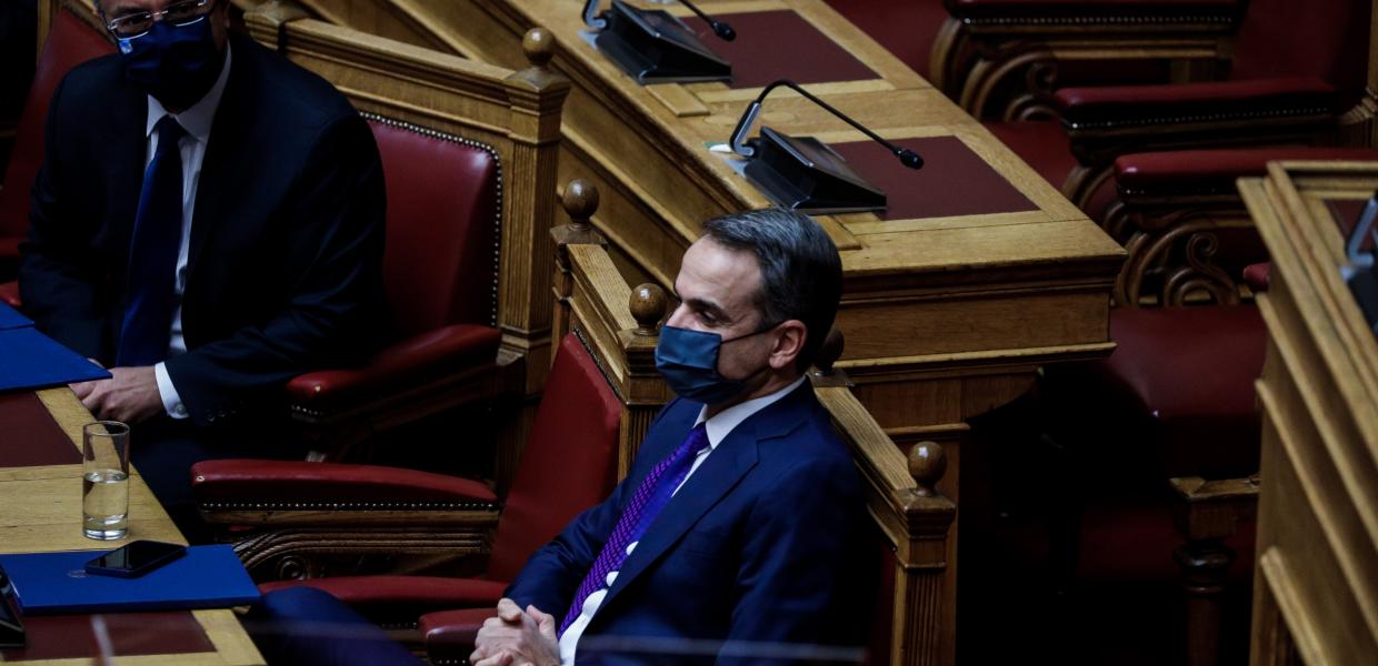 Ο Κυριάκος Μητσοτάκης και ο Χρήστος Σταϊκούρας στη Βουλή