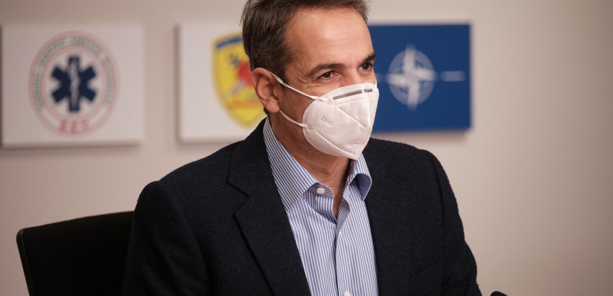 Ο Κυριάκος Μητσοτάκης με μάσκα