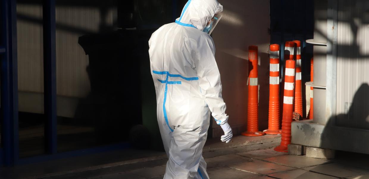Νοσηλευτής στο νοσοκομείο Ιπποκράτειο στη Θεσσαλονίκη