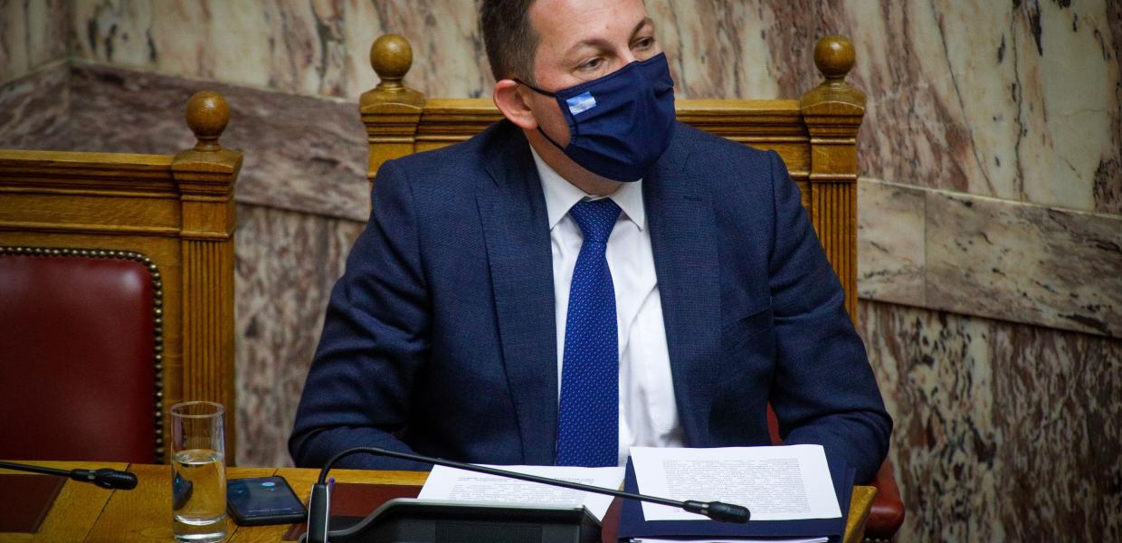 Ο Στέλιος Πέτσας στη Βουλή