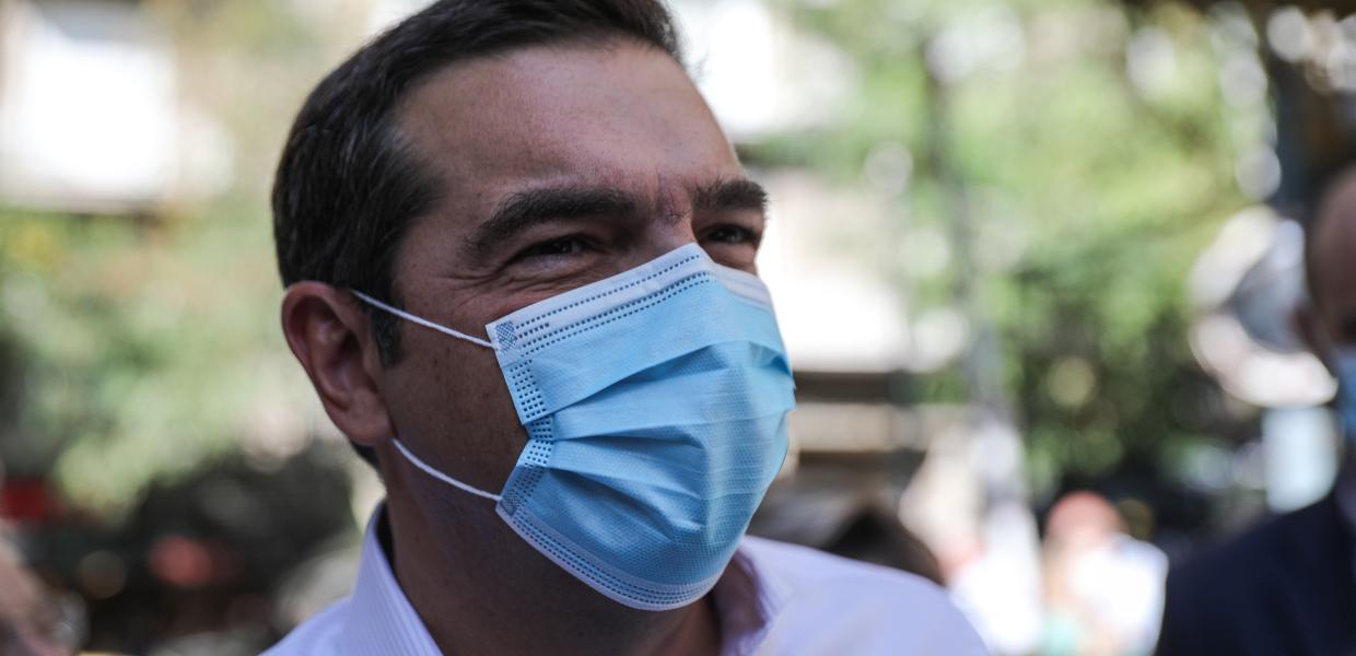 Ο Αλέξης Τσίπρας με μάσκα
