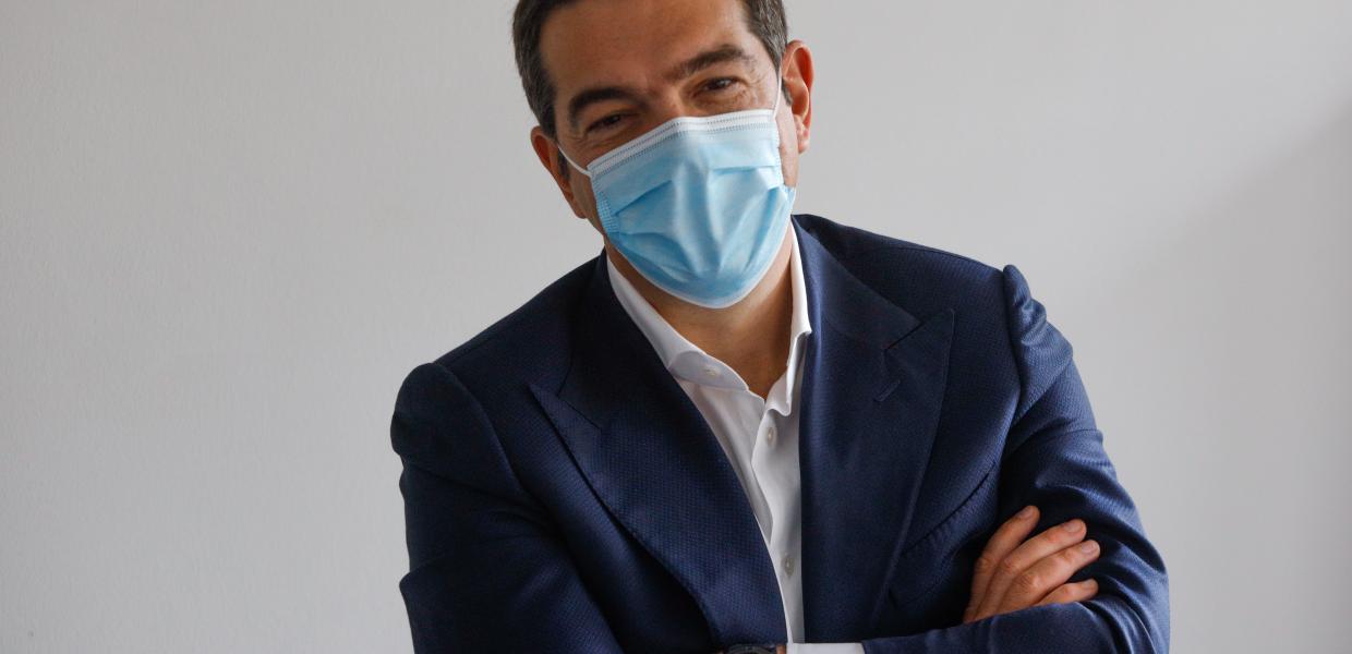 Ο Αλέξης Τσίπρας με μάσκα