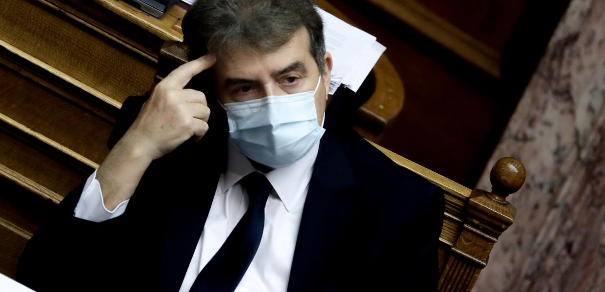 Ο Μιχάλης Χρυσοχοΐδης στη Βουλή