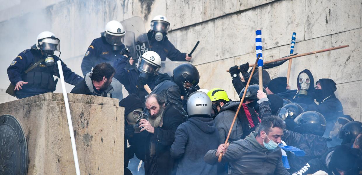 Ακροδεξιοί μακεδονομάχοι έξω από τη Βουλή
