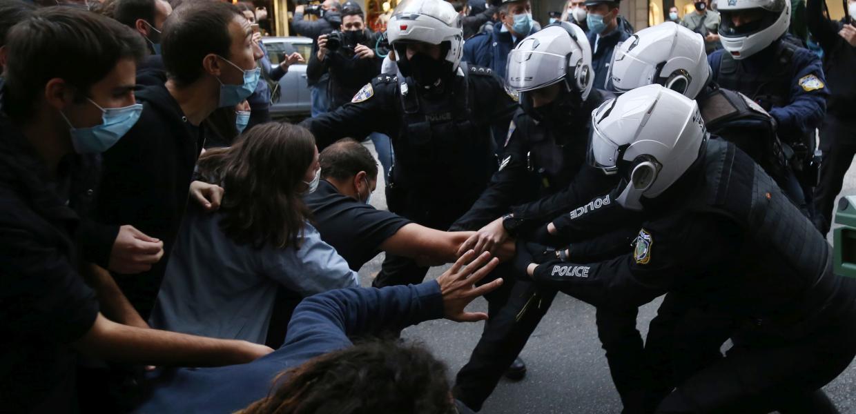 Αστυνομικοί σε διαδήλωση