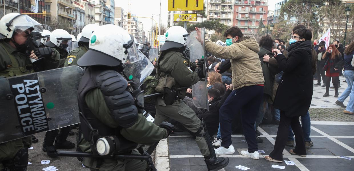 Αστυνομικοί και διαδηλωτές