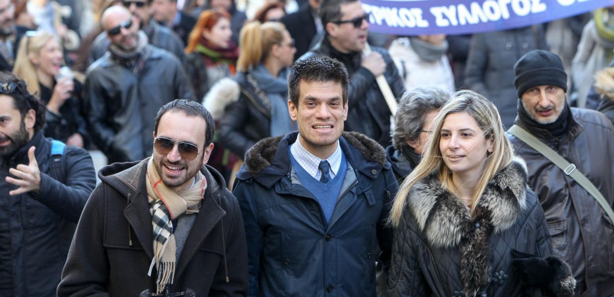 Δικηγόροι και επιστήμονες με γραβάτες