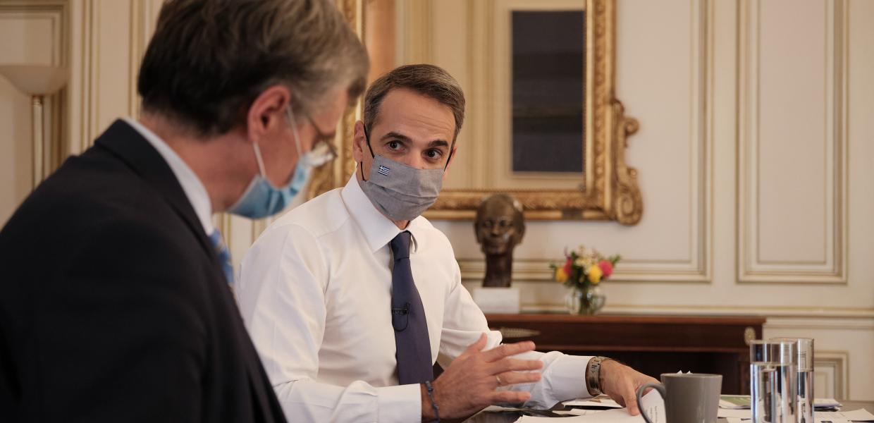 Ο Σωτήρης Τσιόδρας και ο Κυριάκος Μητσοτάκης