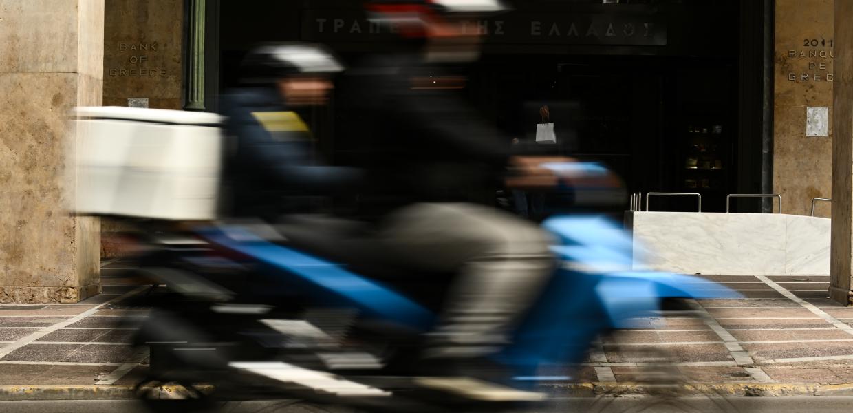 Μηχανάκι κούριερ