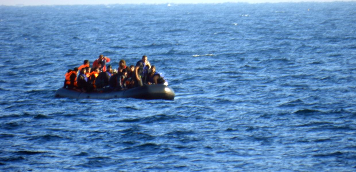 μετανάστες πρόσφυγες θάλασσα βάρκα