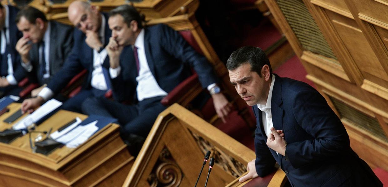 Ο Αλέξης Τσίπρας και ο Κυριάκος Μητσοτάκης στη Βουλή