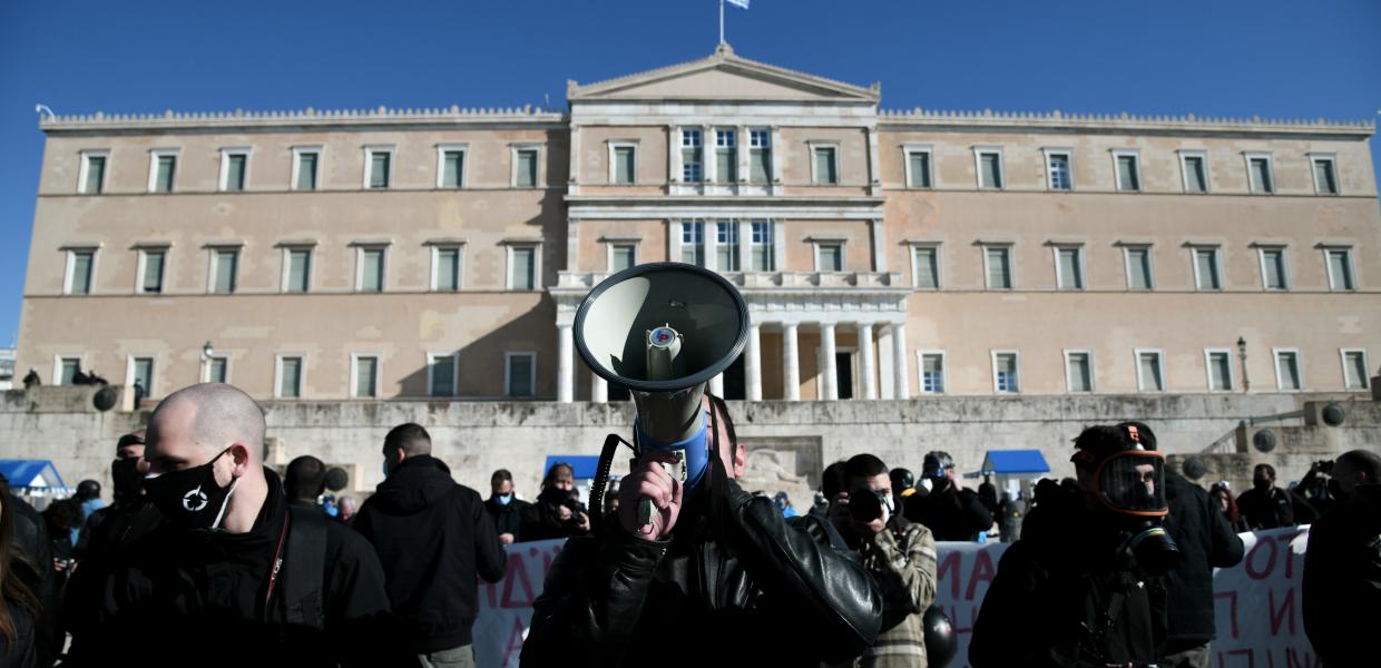 Φοιτητές έξω από τη Βουλή