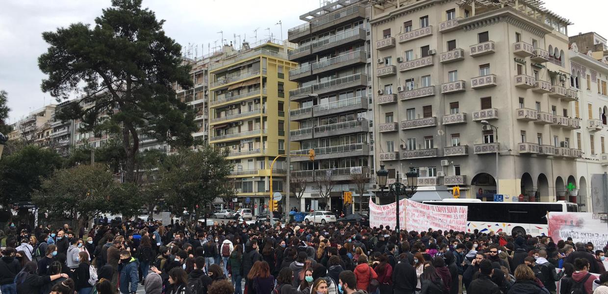 ΘΕΣΣΑΛΟΝΙΚΗ ΠΟΡΕΙΑ ΦΟΙΤΗΤΕΣ
