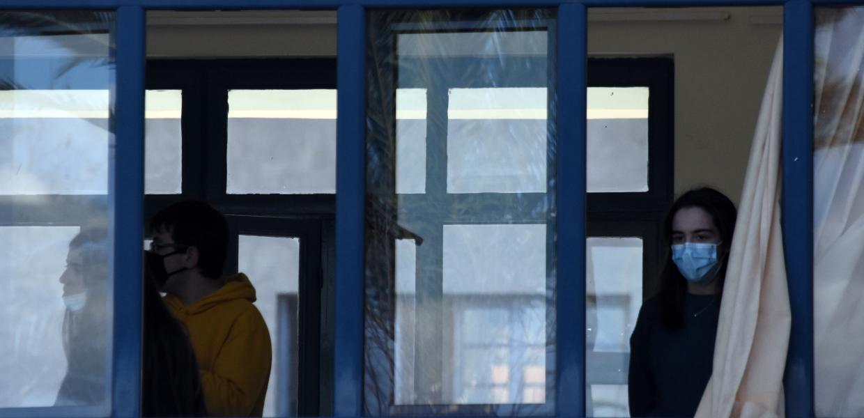 ΣΧΟΛΕΙΟ ΤΑΞΗ ΠΑΡΑΘΥΡΑ ΜΑΣΚΕΣ ΜΑΘΗΤΕΣ