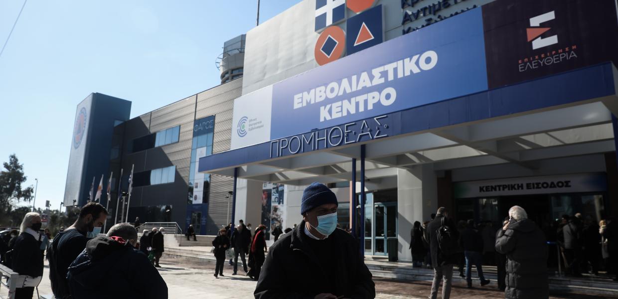 Εμβόλια σε εμβολιαστικό κέντρο