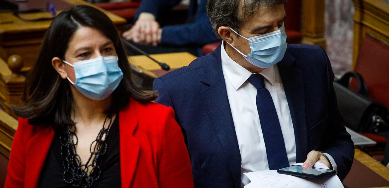 Νίκη Κεραμέως και Μιχάλης Χρυσοχοΐδης στη Βουλή