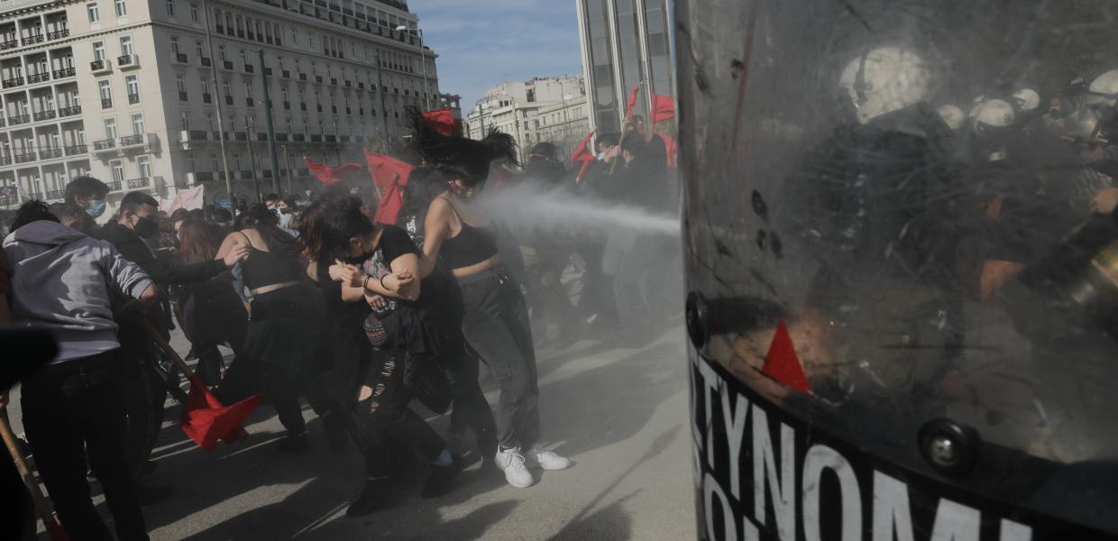Βουλή επεισόδια 